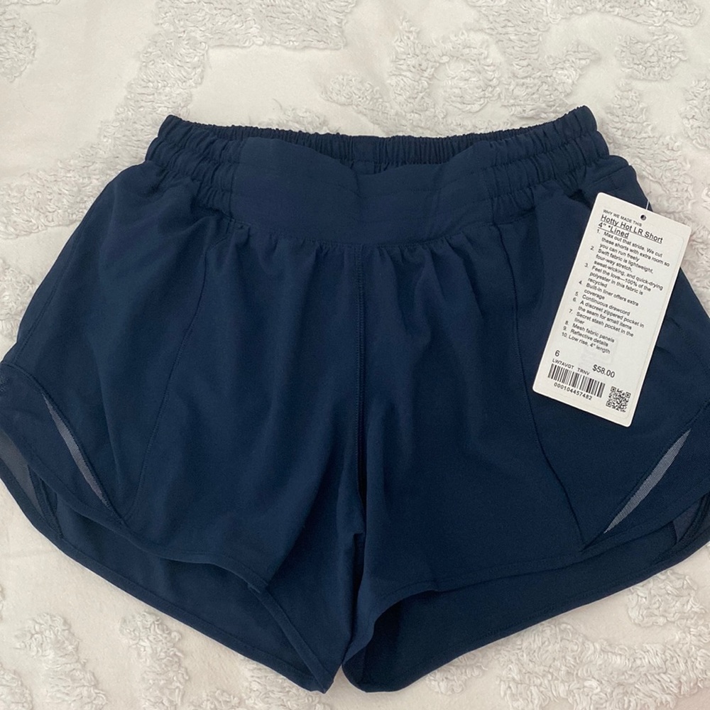 Lululemon women navy size 6 shorts 4inch
